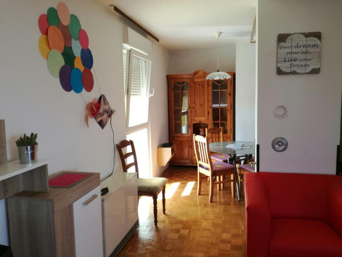 Apartment Pula Buitenkant foto